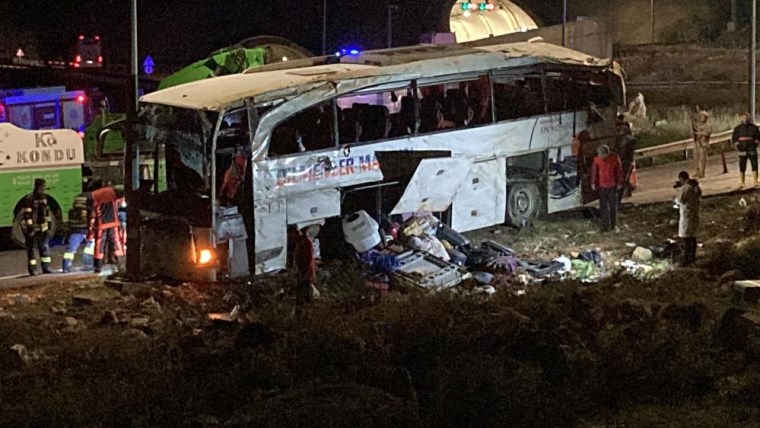 İlçemizde gerçekleşen otobüs kazasıyla ile ilgili Mersin Valisi Sayın Ali Hamza PEHLİVAN açıklama yaptı.